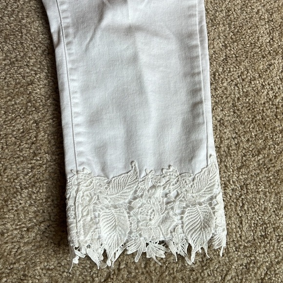 Simply Vera Vera wang lace hem mid rise denim white capris  zip up size 16 - Picture 7 of 7